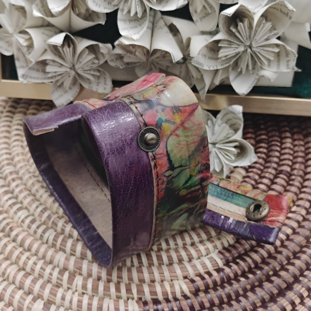 Colorful Abstract Print Leather Cuff Bracelet Purple Multicolor NEW - Picture 3 of 13